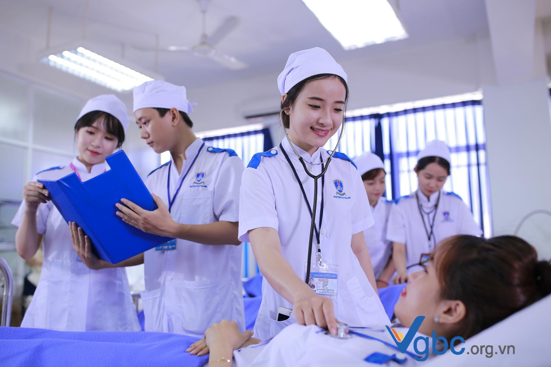 Ng&agrave;nh Điều dưỡng l&agrave; g&igrave;? Cơ hội việc l&agrave;m sau khi ra trường? - Cao đẳng Y H&agrave;  Nội