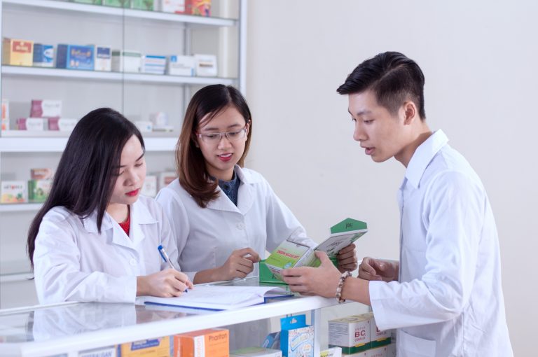 Ng&agrave;nh dược Việt Nam trong ng&agrave;nh kinh tế thị trường định hướng XHCN